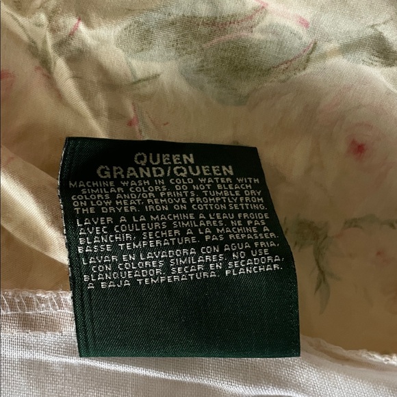 Lauren Ralph Lauren Queen Size Floral Bedskirt. - Picture 4 of 4